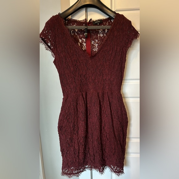 Aritzia Babaton Tobias Lace Dress - Picture 1 of 3